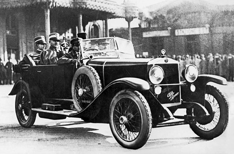 Îäèí èç ñàìûõ êðàñèâûõ àâòîìîáèëåé ñâîåãî âðåìåíè - Alfa Romeo RL - ïðîèçâ¸ë ôóðîð ñâîèì ïîÿâëåíèåì â 1920 ãîäó.